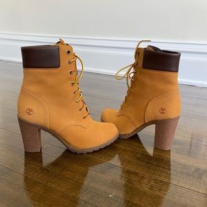 NWOT Timberland high heel boots. Perfect condition. Water resistant.